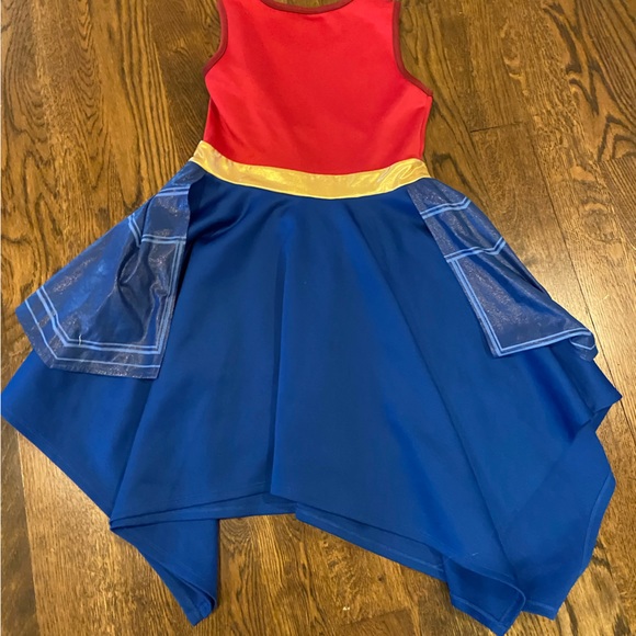 Wonder Woman costume size 10-12 - Picture 5 of 5
